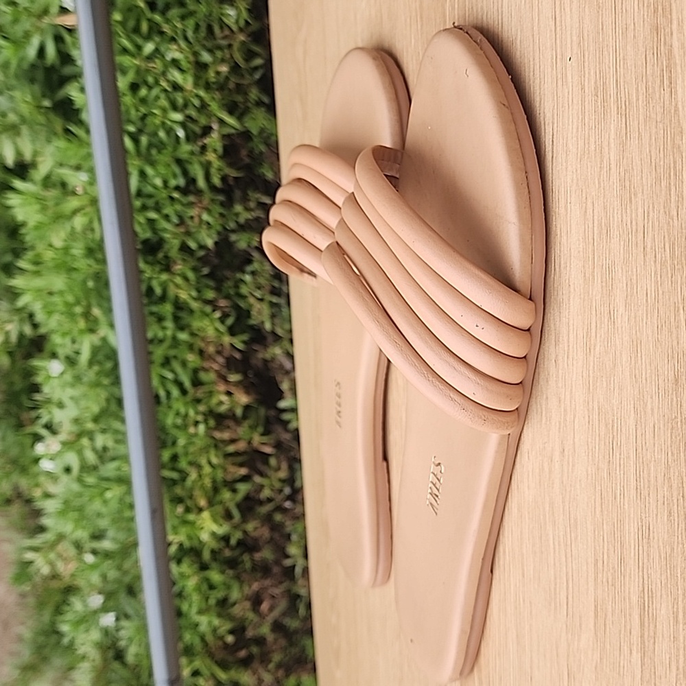 Tkees beige/tan slide Size 7 - Picture 3 of 10